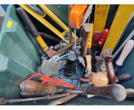 Tub containing various measuring aids and tools etc. (Qty) 