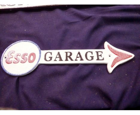 Cast iron Esso garage arrow, L: 40 cm. UK P&amp;P Group 2 (£20+VAT for the first lot and £4+VAT for subsequent lots) 