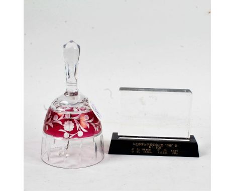 Bohemia style glass hand bell, the ruby central band with etched foliate decoration, 23cm high, Chinese glass paperweight dep