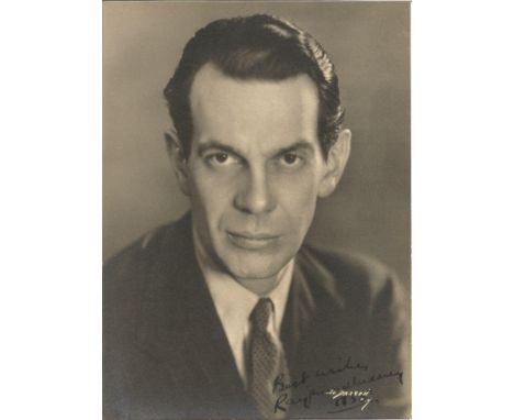 Actor Raymond Massey signed vintage black and white 7½x5 photo. Raymond Hart Massey was a Canadian actor, known for his comma