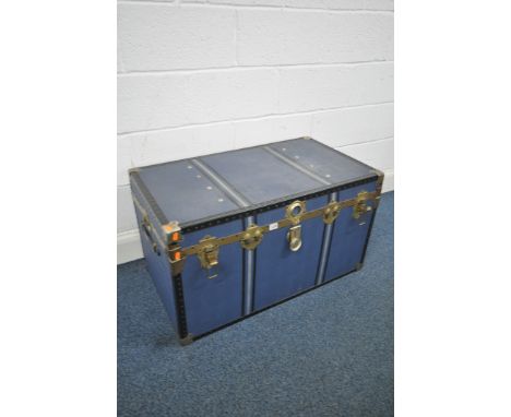 AN OVERPOND BLUE FINISH TRAVELING TRUNK, with a linen tray, width 91cm x depth 51cm x height 52cm (condition: -tray damaged, 