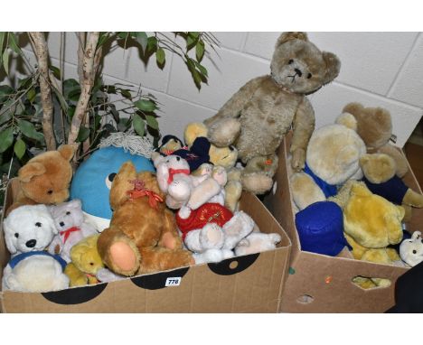 A QUANTITY OF ASSORTED TEDDY BEARS AND SOFT TOYS, mainly modern items, but does include faded golden plush teddy bear, horizo