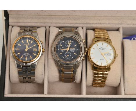 A WATCH DISPLAY BOX AND THREE WRISTWATCHES, to include a gents 'Seiko Kinetic', fitted with a bracelet and folding clasp, a g
