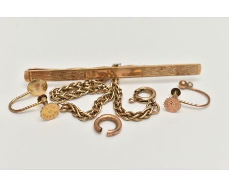 A 9CT GOLD TIE CLIP AND OTHER PIECES OF JEWELLERY, engine turned pattern tie clip, hallmarked 9ct Birmingham, approximate gro