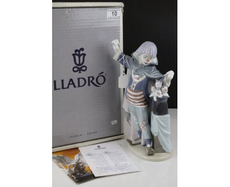 Boxed Lladro Clown Magician model no. 5892 ' Circus Magic ' 1991, 28cms high (a/f)