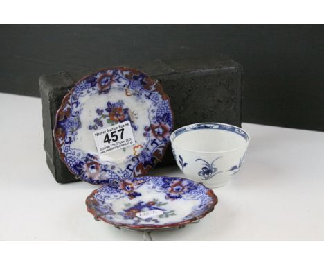 An 18th century Caughley teabowl and a pair of 19th century miniature plates with transfer decoration.