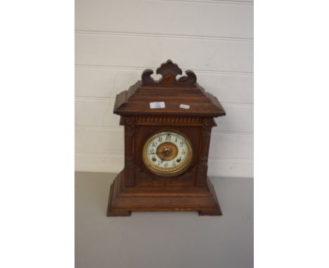 ANSONIA CLOCK CO OF NEW YORK, LATE 19TH CENTURY OAK CASED MANTEL CLOCK WITH BRASS MOVEMENT