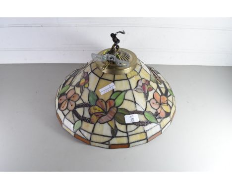 MODERN TIFFANY HANGING CENTRE CEILING LIGHT FITTING