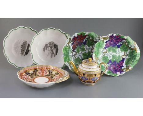 A group of early 19th century Spode, to include two pairs of scallop-shaped dishes, a similar gilt dish, five cups and four s