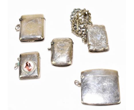 GOLDSMITHS &amp; SILVERSMITHS CO LTD; an Edwardian hallmarked silver vesta case of rounded rectangular form, London 1909, wid