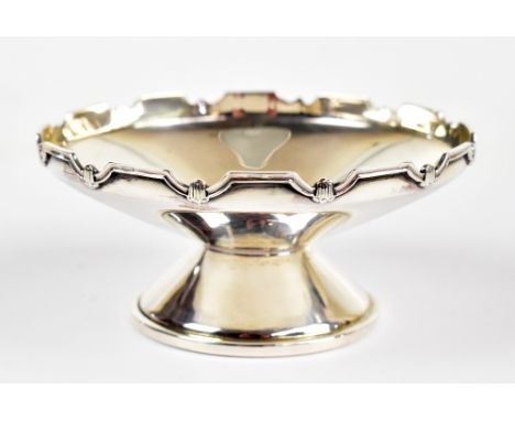 MAPPIN &amp; WEBB; a George VI hallmarked silver footed bonbon dish in the Art Deco style with cast rim, Birmingham 938, appr