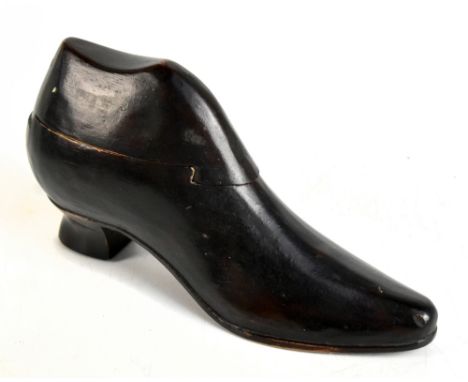 A wooden novelty table snuff box modelled as a boot, length 18cm.Additional InformationScratches, scuffs, marks, etc.