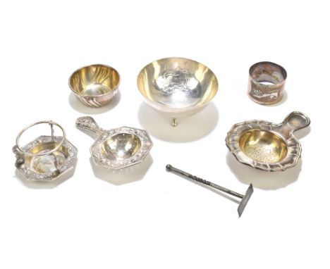 A group of German 800 grade silver comprising tea strainer and stand of octagonal form with cast floral detail, length 12cm, 