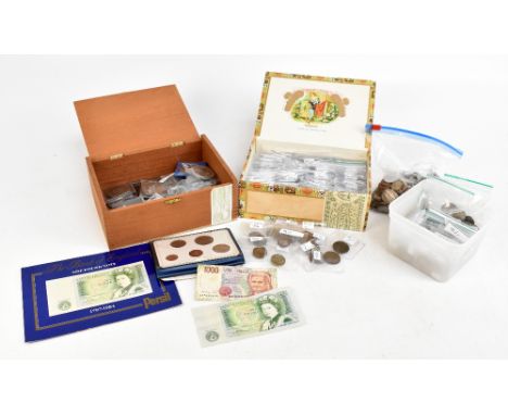 A collection of 19th century and later British and international mixed denomination coinage, predominantly post-1920 low deno