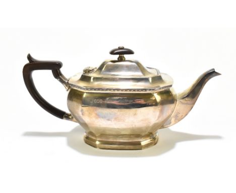 THOMAS BRADBURY &amp; SONS; an Elizabeth II hallmarked silver teapot with Bakelite handle and finial, Sheffield 1972, length 
