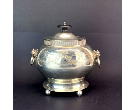 A heavy hallmarked silver tea caddy with hinged lid, W. 19cm.