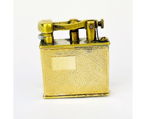 A vintage 14ct gold cased Master pocket lighter, 4 x 4.5 x 1.2cm.