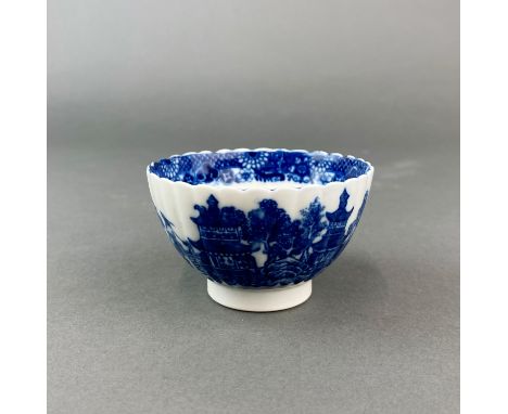 An early English soft paste porcelain tea bowl, probably Caughley, Dia. 8cm. H. 5.5cm.