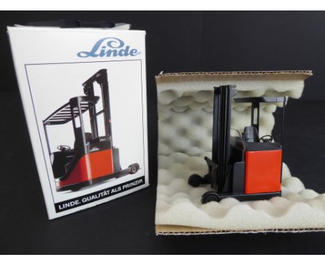 A rare Conrad die-cast model of a Linde R41 forklift (model no. 2981, 1:25 scale)&nbsp;