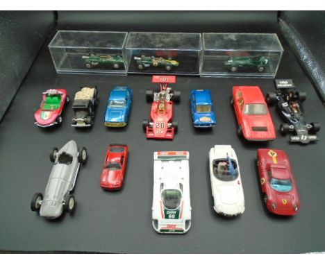 Collection of 15 Corgi Diecast Model Cars to include: Lotus-Climax Formula 1 (boxed), James Bond Toyota 2000 GT, Ferrrari Ber