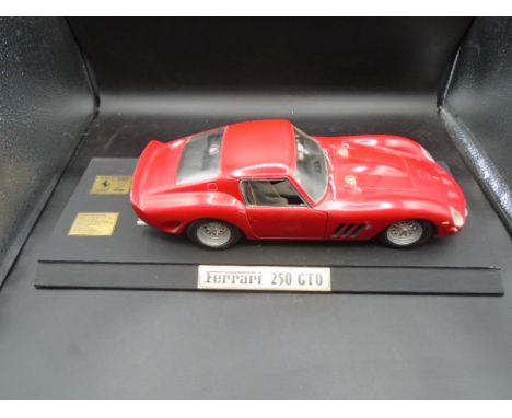 Revell Ferrari 250 GT0 (1992) Diecast Model Car (scale 1:12) with display stand