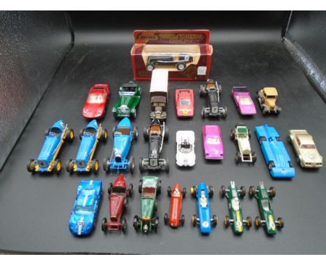 Collection of Diecast Model Cars to include: Matchbox, Lesney, Models of YesterYear, Lledo and Hotwheels (one boxed and some 