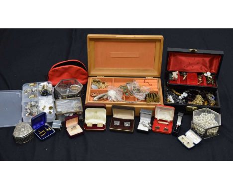 Collection of vintage and other costume jewellery including bracelets, necklaces, earrings, etc, and a few small silver plate