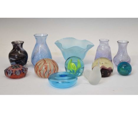 Quantity of modern art glass to include; vases, Caithness 'Dragonfly' paperweight, Lalique-style frost glass bird, etc., 12cm