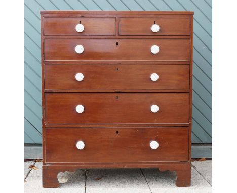 A Victorian mahogany 4+2 height chest of drawers with porcelain knobs, standing on bracket feet - H: 122cm W: 105cm D: 48cm 