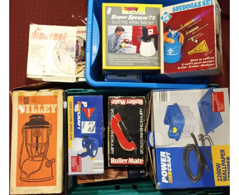 A selection of boxed electrical DIY tools, to include spray guns, wallpaper stripper, compressor, a gas torch, stove and a ti