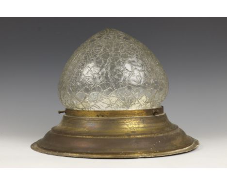   Koperen plafonniere, Art Deco, met craquelé glazen kap [1]          