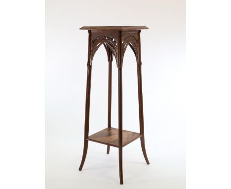   Émile Gallé, notenhouten plantentafel, Art Nouveau, gestoken en opengewerkte rietmotieven onder het blad. Het blad en tusse