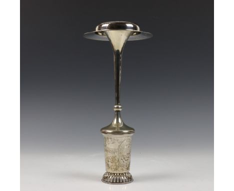   Gehamerde vaas en gelobd bakje, Art Deco en divers klein zilverwerk, mt./winkerlier R. Citroen,  voornamelijk 2e gehalte h 