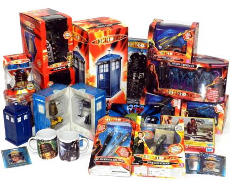 Dr Who Ephemera: Tardis lamp, alarm clock, 2 x unboxed mugs, Cyborg drinking chocolate mug, egg cup, money bank, lampshade, s