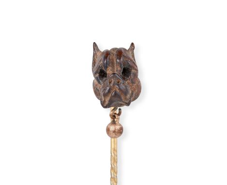 NO RESERVE - A HARDSTONE DOG STICK / TIE PIN set with a brown hardstone carved to depict the head of a dog, no assay marks, 1