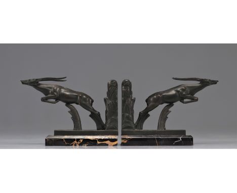 (2) Max Le VERRIER (1891-1973) Pair of "Gazelles" bookends - Art Deco - Weight: 2.54 kg - Shipping available - Region: Europe