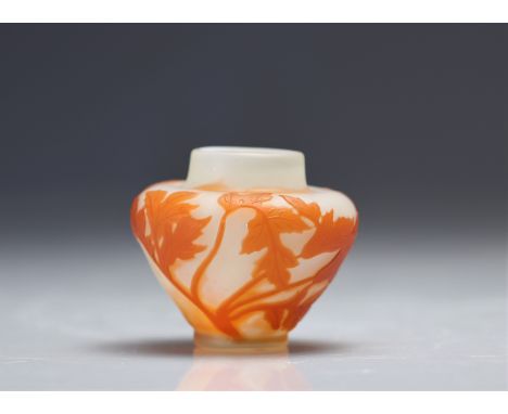 Emile GALLE (1846-1904) Multi-layered vase decorated with orange anemones on a white background - Weight: 210 g - Shipping av