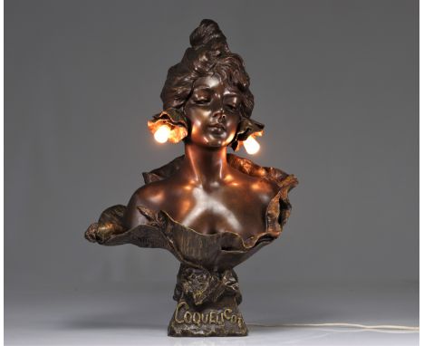 Emmanuel VILLANIS (1858-1914) Rare bust lamp of a young woman. The young woman's features and hair are very distinctive. - We