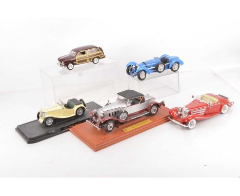 Modern Diecast Prewar Larger Scale Cars (8), 1:18 scale and smaller, private cars, partially boxed models, Burago 12063R Alfa