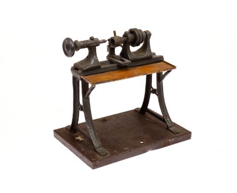 Kleine Drehbank, uralt, HL, Alterungsspuren, L 10, Z 2-3 ”Steam engine drive model”