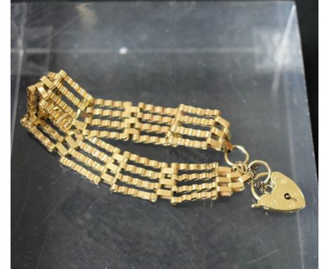 A 9ct gold gate bracelet, padlock clasp, 8.5g