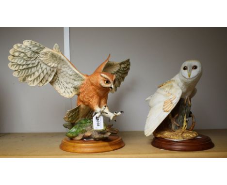 A Franklin Mint ceramic model of a Barn Owl, hand painted, 24cm, certificate, circular plinth base; another Franklin Mint mod