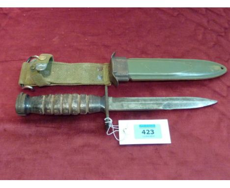 WWII US M4 Imperial knife bayonet, 16.5cm blade and scabbard by Beckwith Manufactuing Co. stamped USM8A1 BM Co. 