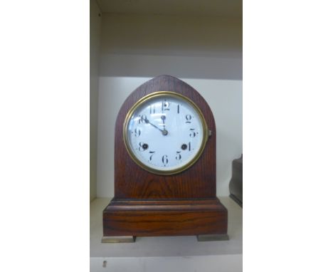 A 1930's oak dome top mantel clock by Waterbury Clock Co USA
Condition report: Good to fair condition, winds and ticks