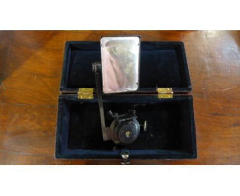 A Carl Zeiss Camera Lucida, incorporating an Abbe Prism, used to enable accurate
drawing of a view through a microscope. Carl