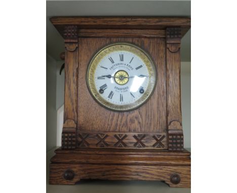 An oak Fattorini and Sons Patent Automatic Alarm mantel clock - Height 33cm
Condition report: No pendulum