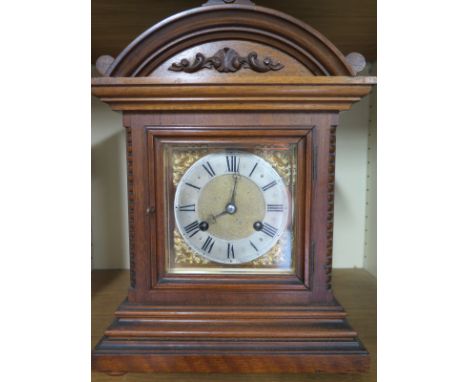 A walnut mantel clock with pendulum striking on a gong - Height 36cm 