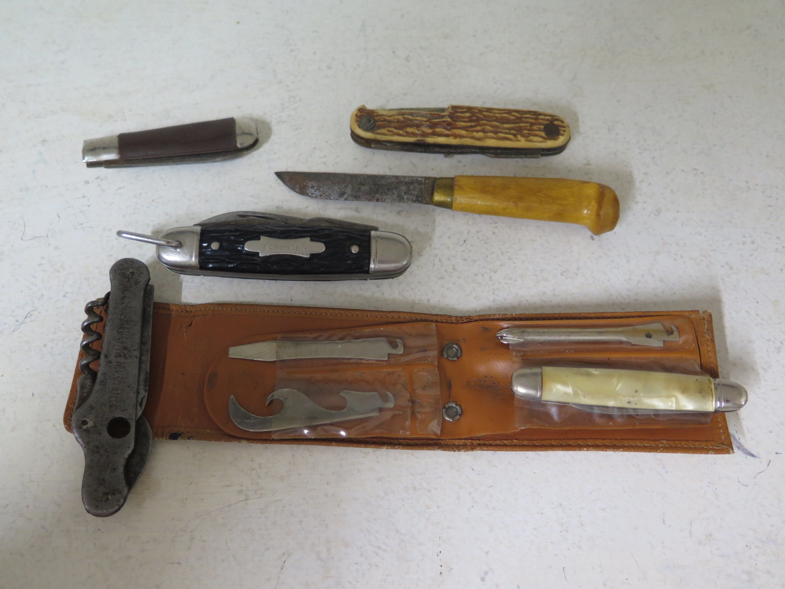 A selection of Pen Knives to include a Sheffield made Richards pen