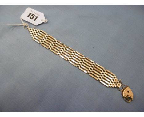A 9ct gold gate bracelet with heart shaped padlock