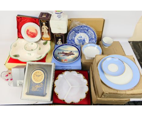 A quantity of boxed ceramics to include Wedgwood, Spode and other and a quantity of Royal Doulton dinner and tea wares. [2]. 
